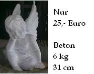 Engel aus weissem Beton